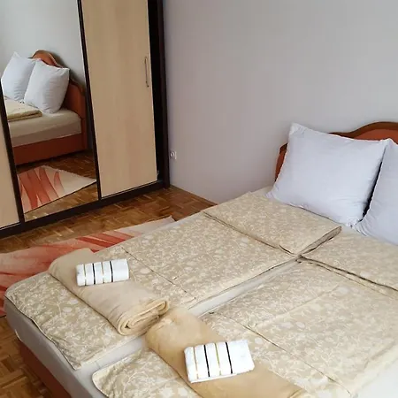 Haka Apartman Apartment *