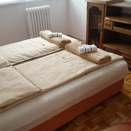 Haka Apartman Apartment *